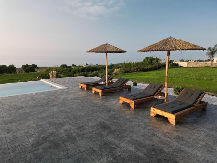 Blue Harmony Villa Dhramia ภายนอก รูปภาพ