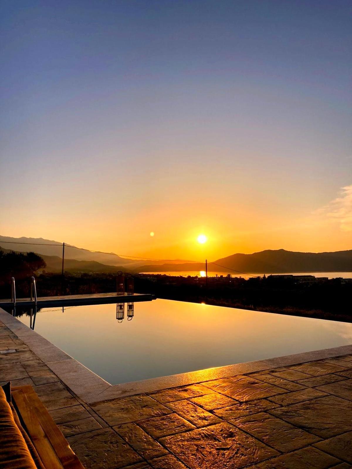 Blue Harmony Villa Dhramia ภายนอก รูปภาพ
